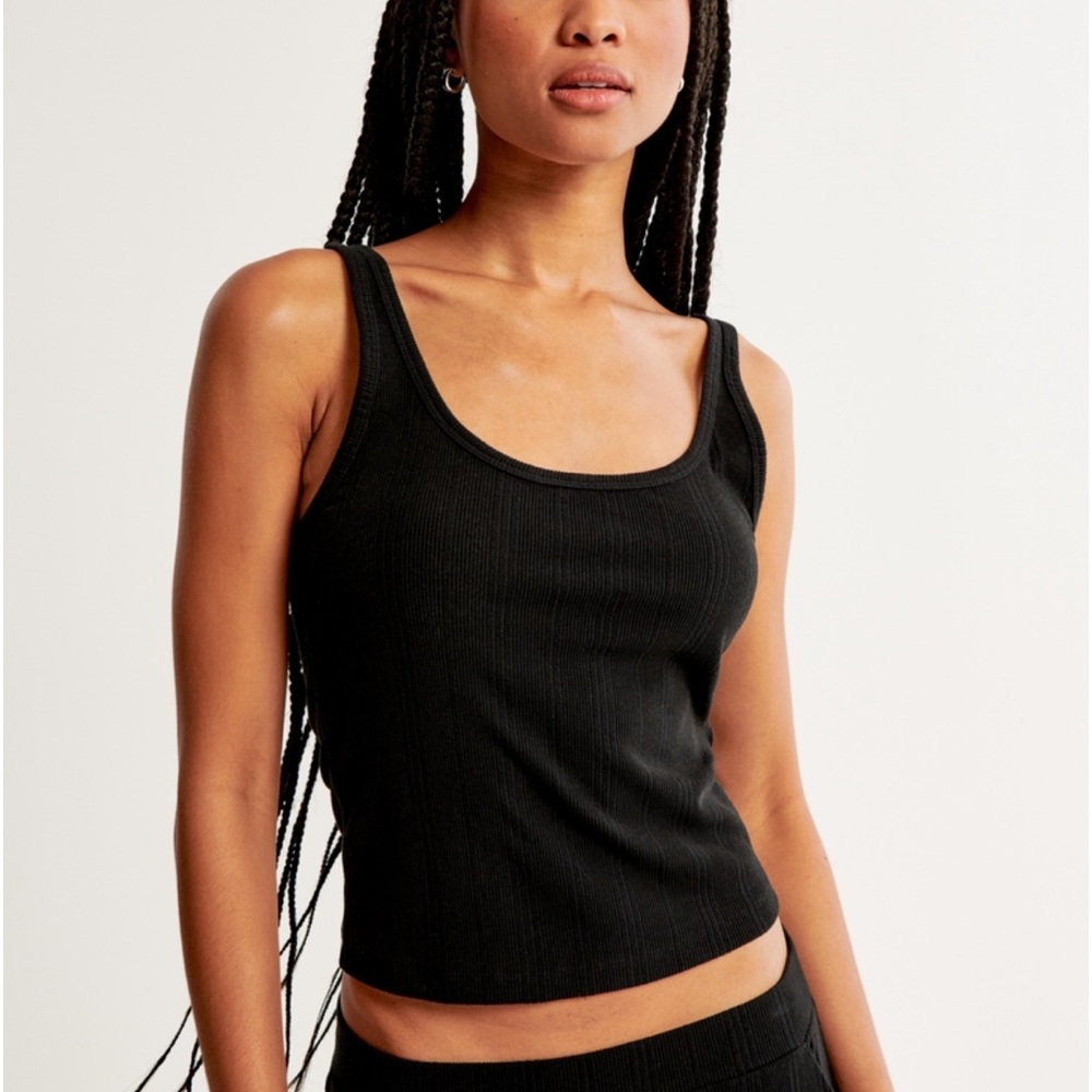 NWOT Abercrombie Cozy Rib Scoopneck Sleep Tank, M